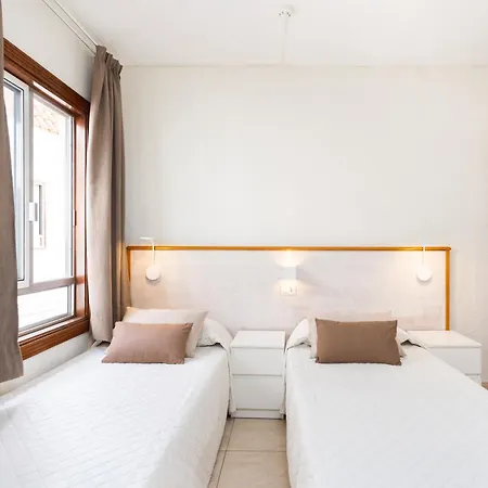 Home2book Comfy Pool & Terrace, Americas * アロナ